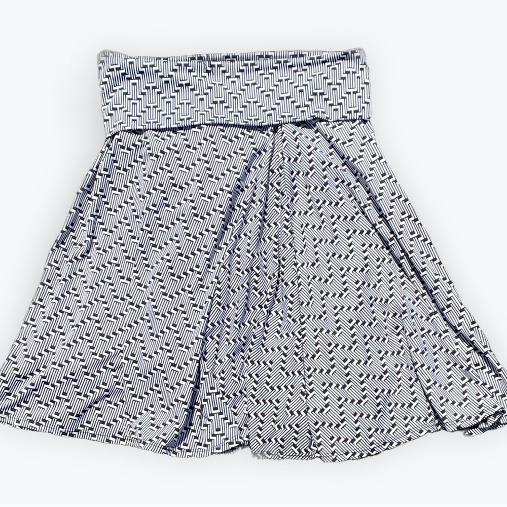 Max Studio Mini Skirt | Size S | Geometric pattern | Black and white |